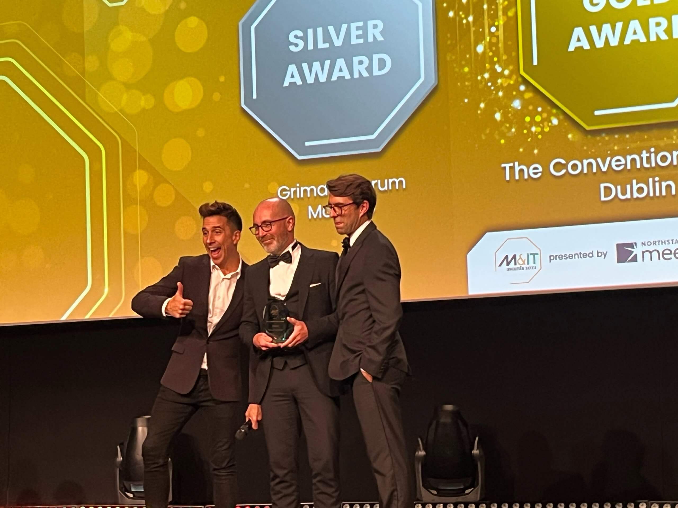 The CCD CEO Stephen Meehan accepts Gold at M&IT